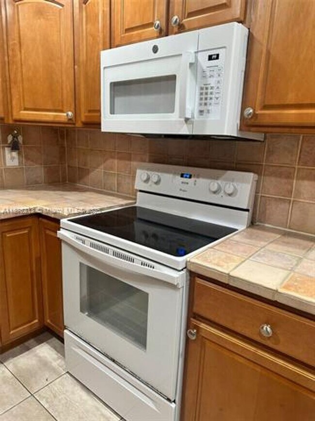 Building Photo - 8563 SW 115th Ct