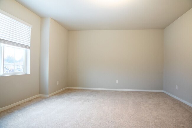 Building Photo - 3006 Mahogony St NE - corner lot