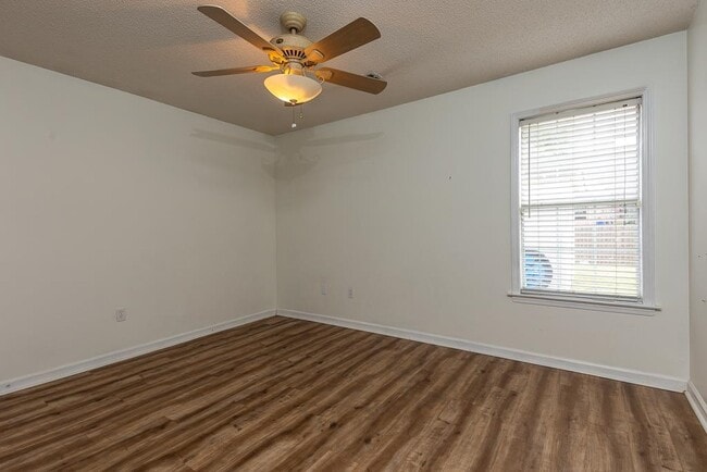 Building Photo - 3418 Broadway St