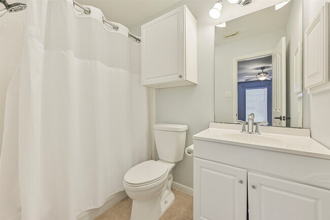Building Photo - 313 Winding Oak Ln S