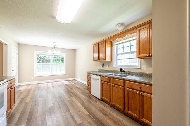 Building Photo - 637 Marston Ln