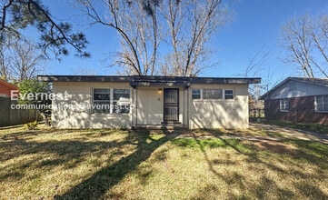 Building Photo - 1140 Daniel Dr