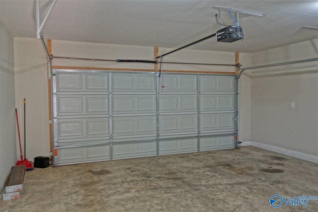 Building Photo - 120 Park Square Ln