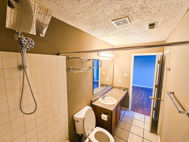 Building Photo - 2221 Collins Way