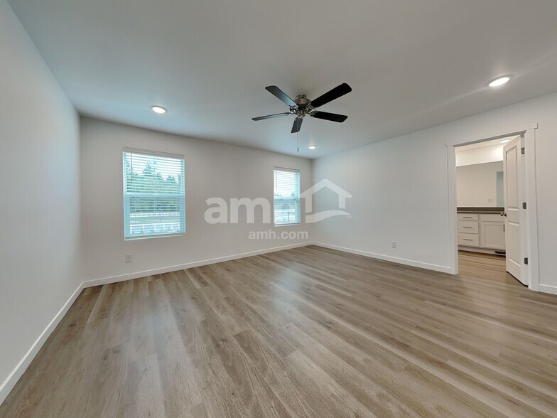 Building Photo - 5012 Washington St SE