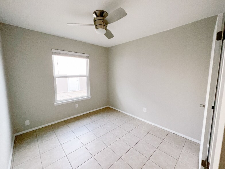 Building Photo - 1602 Dale Cove