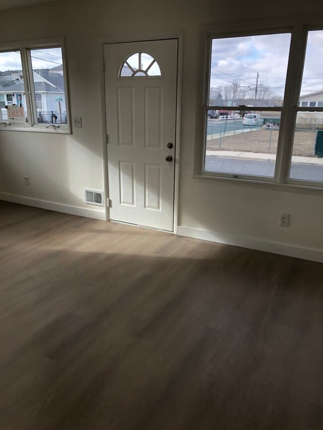 Building Photo - 84 Seabreeze Way