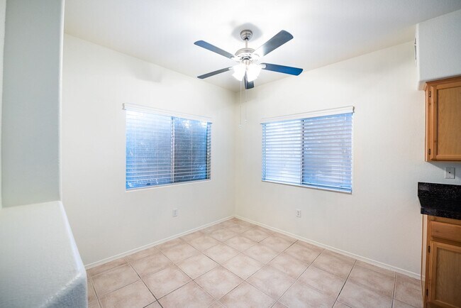 Building Photo - 1050 E Cactus Ave