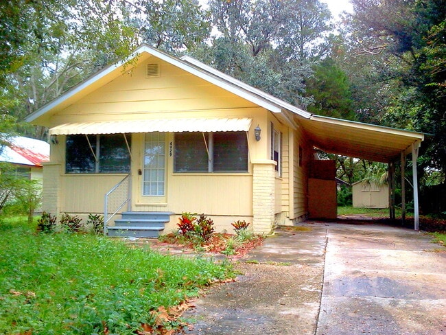 Primary Photo - Cute 2BR/1BA Home w/Carport, Sun Room, Large Backyard, & Detached Utility Shed