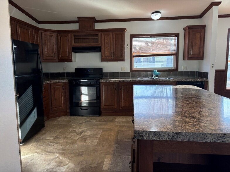 Building Photo - 2461 Sunset Dr