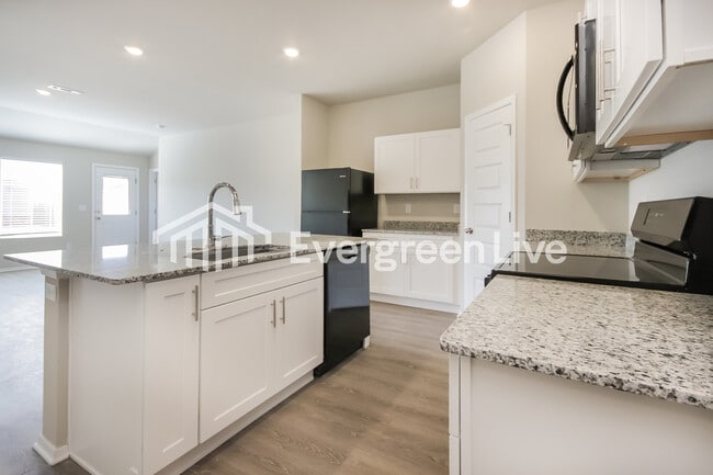 Building Photo - 6603 NW Kathleen St