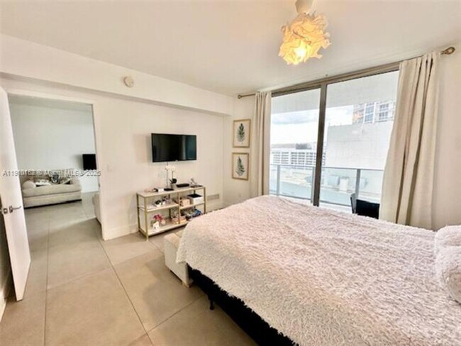 Building Photo - 488 NE 18th St