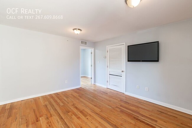 Building Photo - Four Bedroom Apartment near Temple University