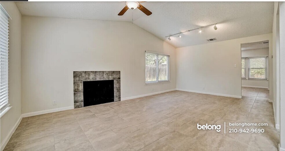 Building Photo - 9710 Fortune Ridge Dr