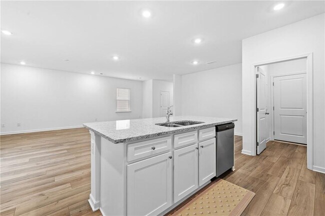 Building Photo - 788 Evergreen Rd