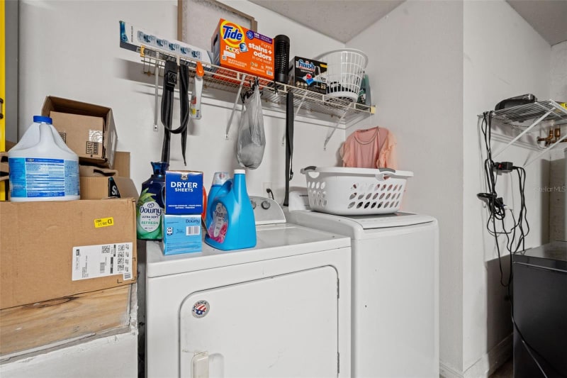 Building Photo - 6621 W Robin Ln