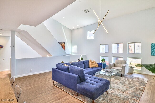 Building Photo - 251 Tower St