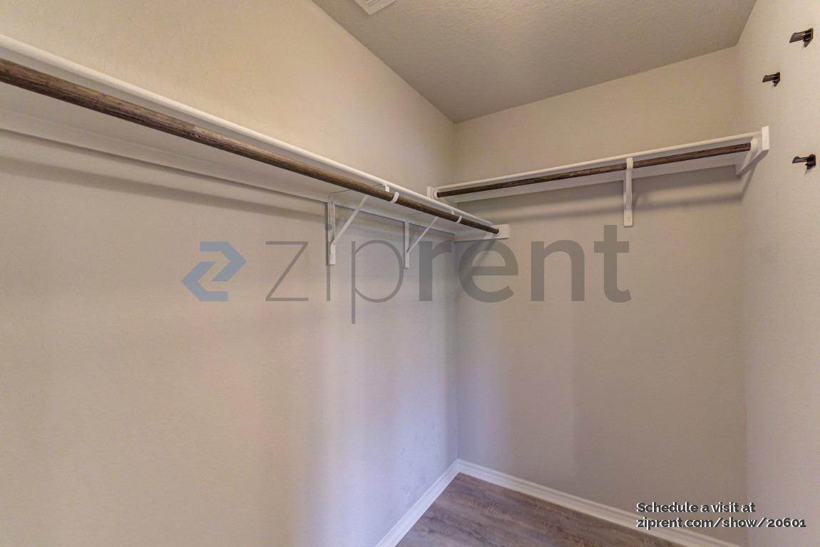 Building Photo - 9811 Marbach Brk