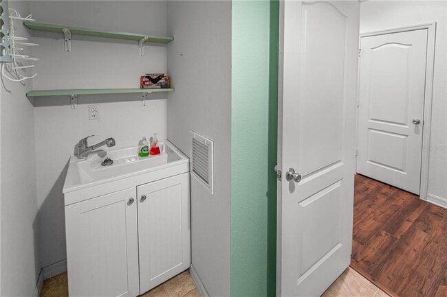 Building Photo - 2813 Shelburne Way