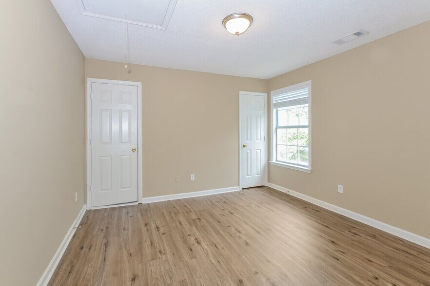 Building Photo - 944 Shorey Ln