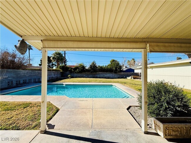 Building Photo - 1208 Buehler Dr