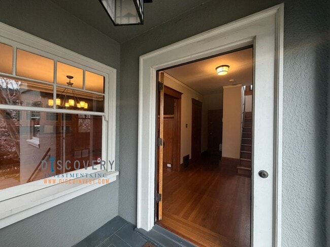 Building Photo - Lakeshore Craftsman with Detached Cottage and Versatile Bonus Rooms