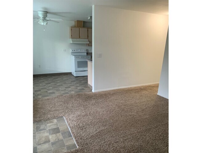 Building Photo - 445 Carter Ave