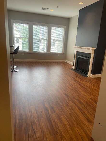 Building Photo - 30 Whistler Ct