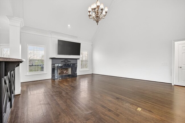 Building Photo - Beautiful 6BR Executive Brentwood Home with Pool