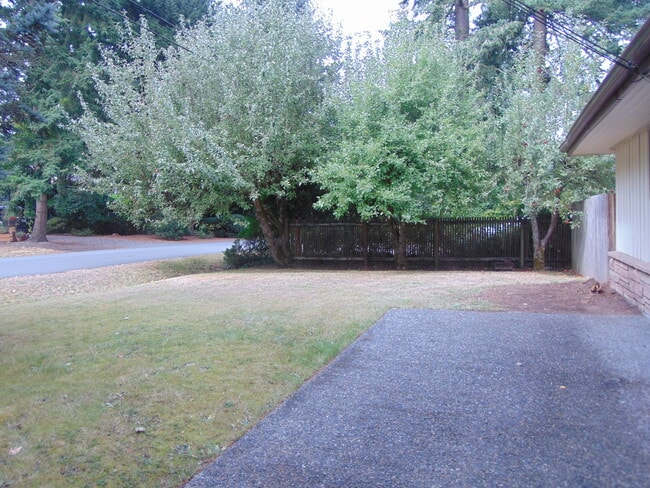 Building Photo - Beautifully Refinished 4BR 2BA Home on Lar...