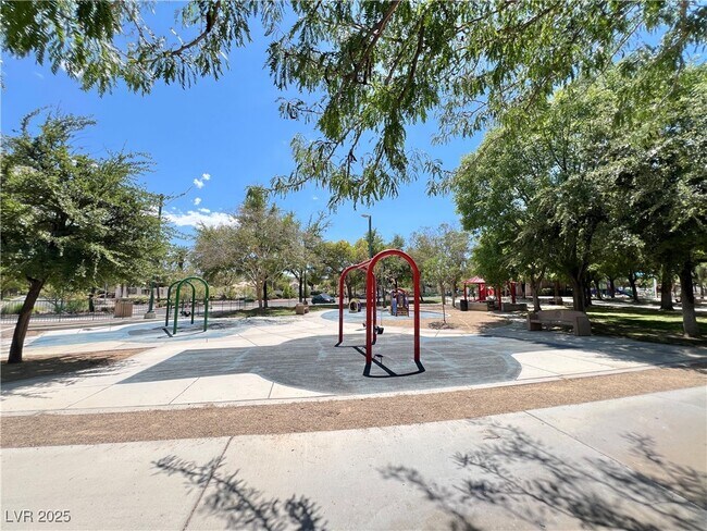 Building Photo - 258 Whitewater Village Ct