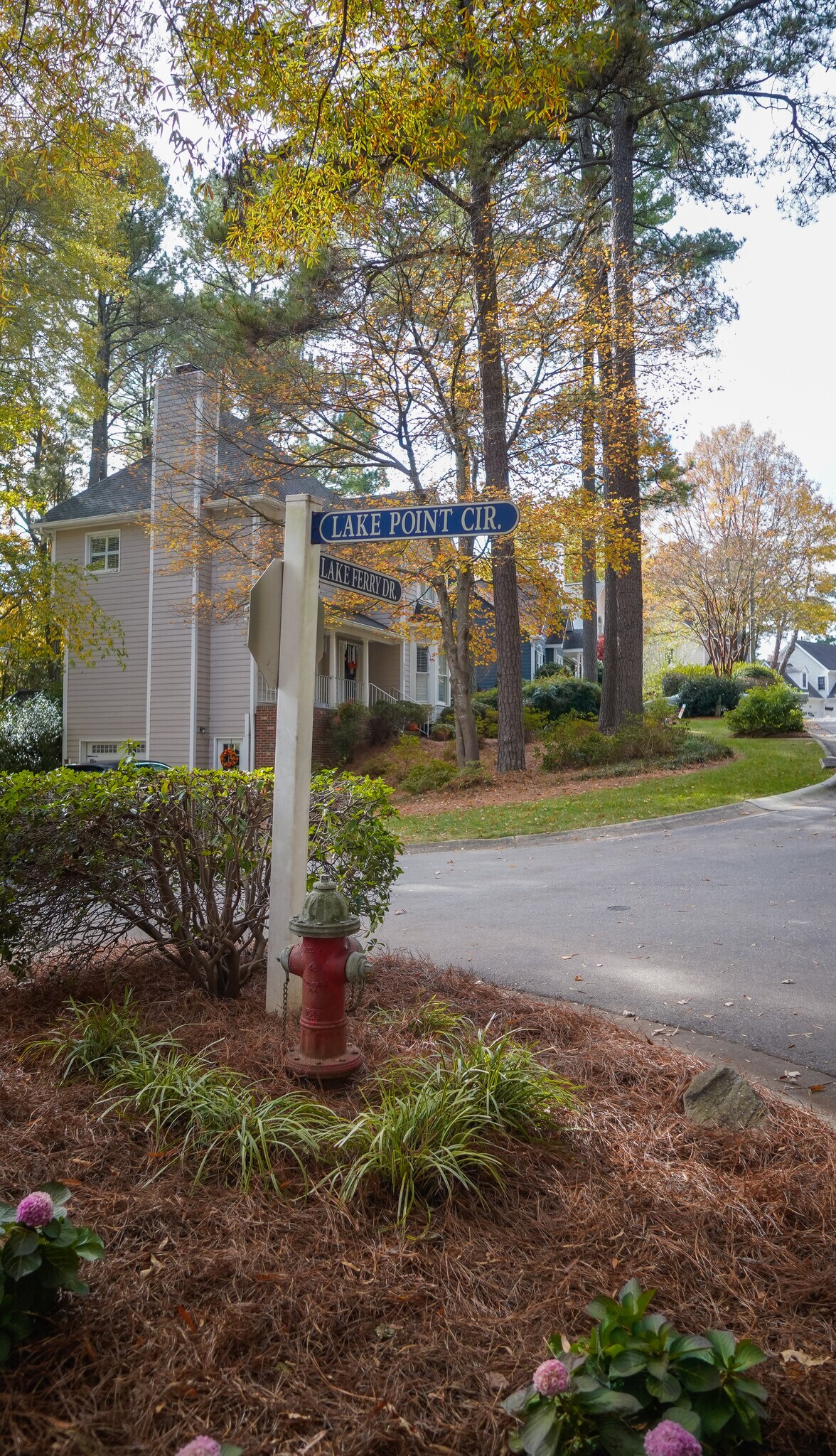 Building Photo - 3801 Lake Point Cir