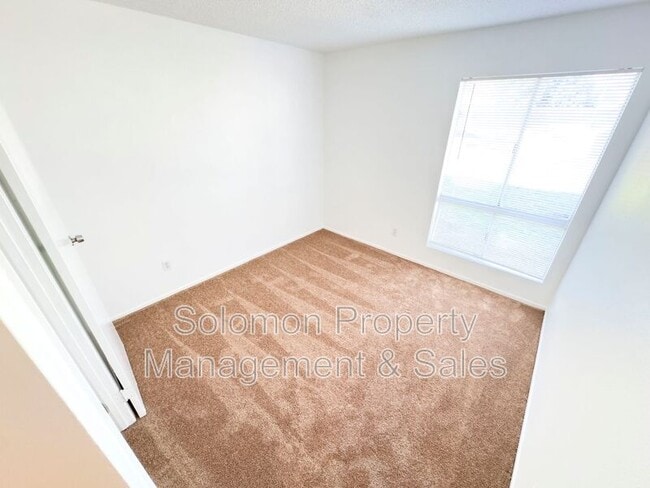 Building Photo - 529 Sandalwood Pl