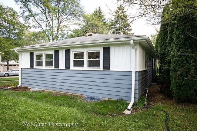 Building Photo - 690 Highland Pl