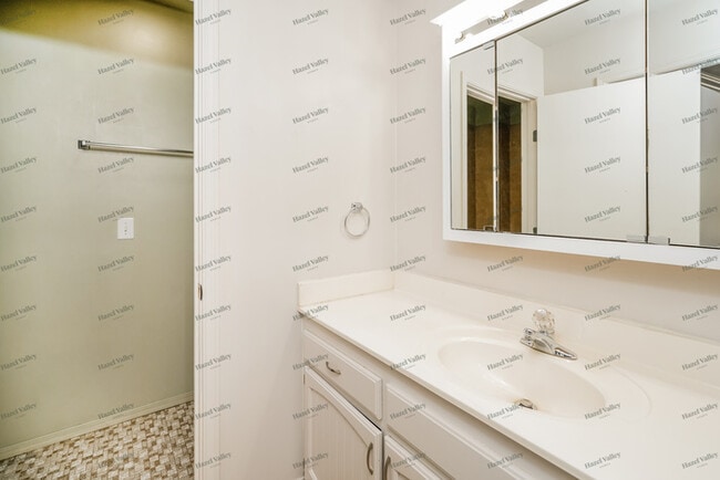 Building Photo - 2613 W Houston Pl