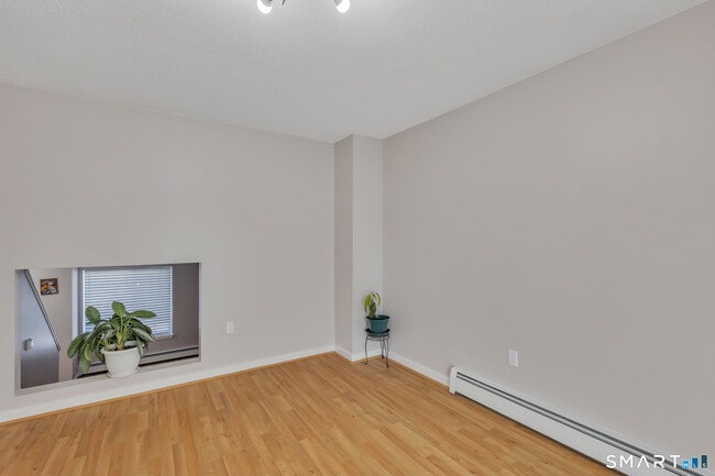 Building Photo - 60 Old Town Rd