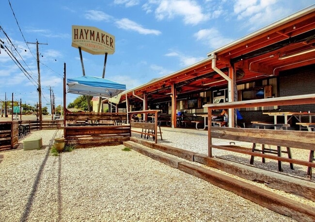 Building Photo - 1900 Cedar Ave