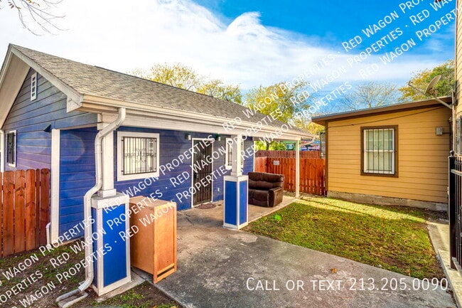 Building Photo - 236 E Dullnig Ct