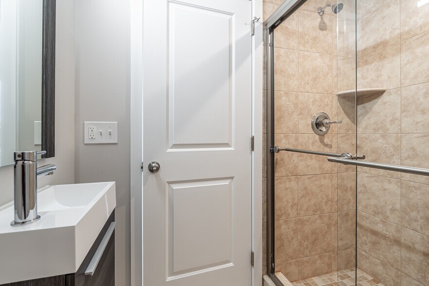 Building Photo - 421 N 39th St