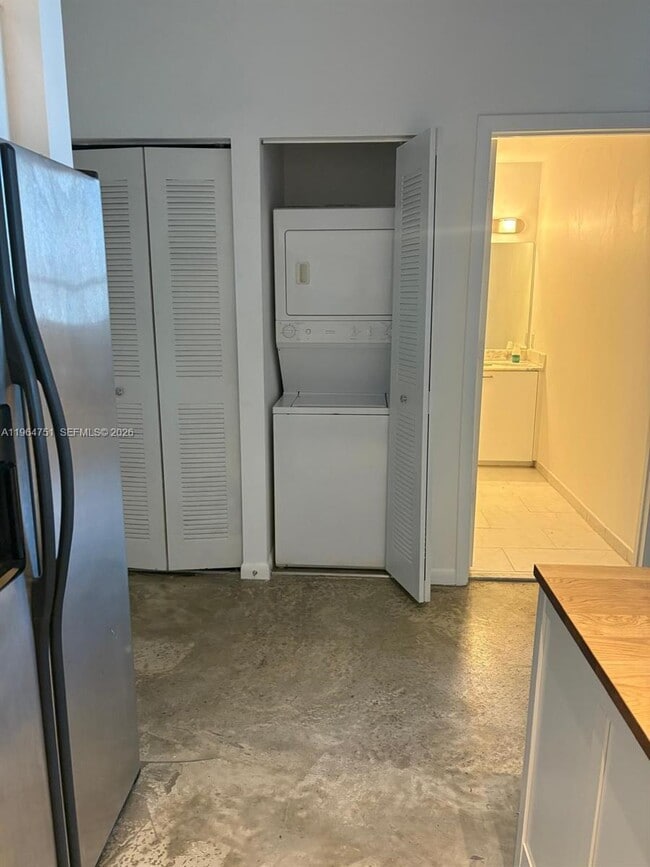 Building Photo - 234 NE 3rd St