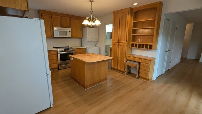 Building Photo - 16395 E La Chiquita Ave