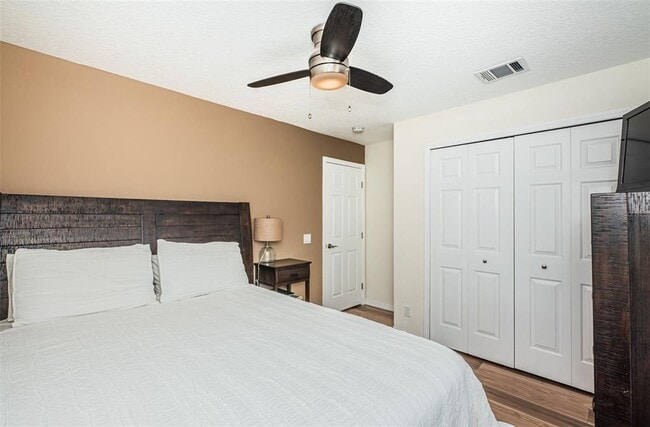 Building Photo - 3876 Island Way