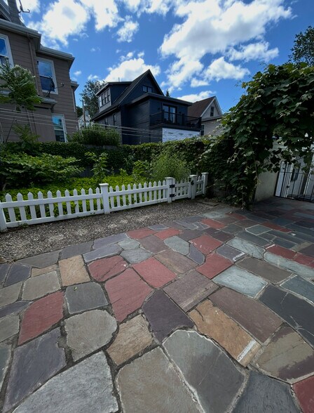 Building Photo - 11 Vinal Ave