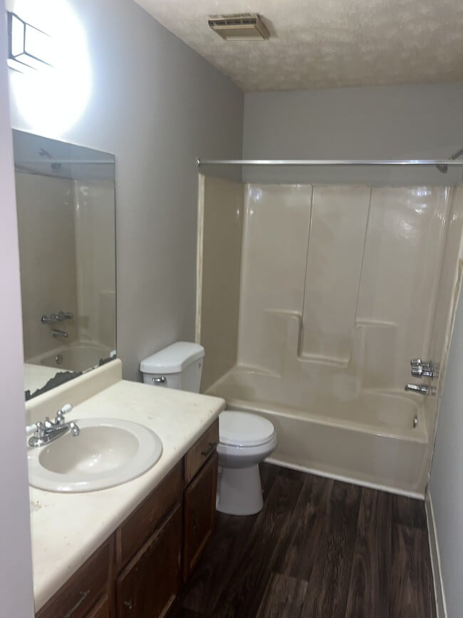 Building Photo - 4576 Golf Vista Cir