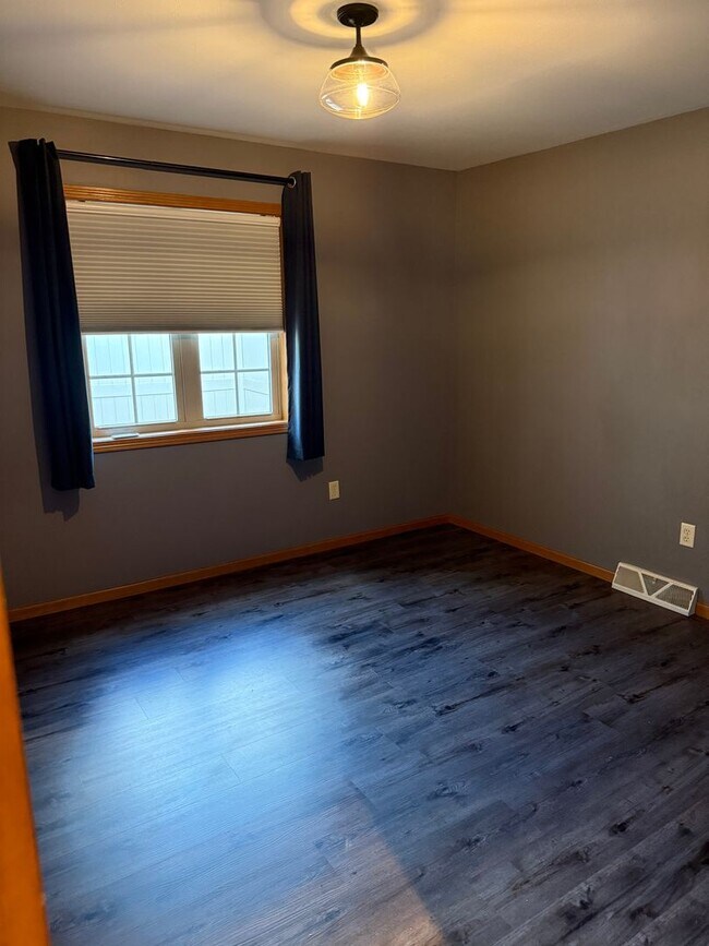 Building Photo - Remodeled 3BR 3BA Duplex in Black Earth –  $2800 month