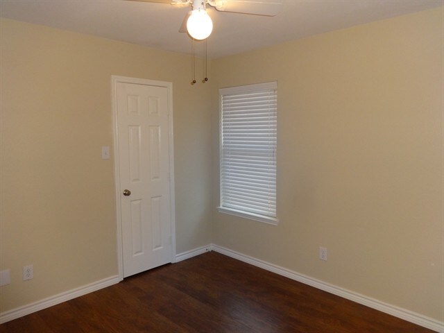 Building Photo - 4848 Carrotwood Dr
