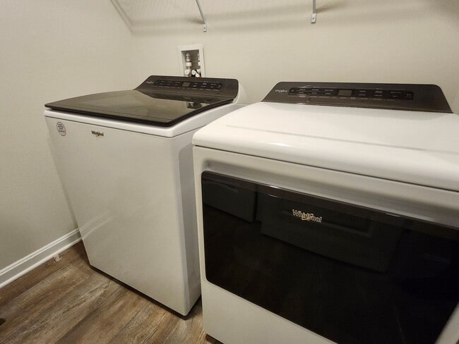 Building Photo - Single Family 4 BR, 2.5 Bath Rental in Broadway, Only 2 Years Old, Available in January 2026