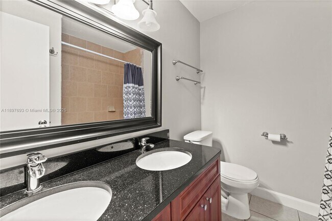 Building Photo - 1402 SW 9th Ave