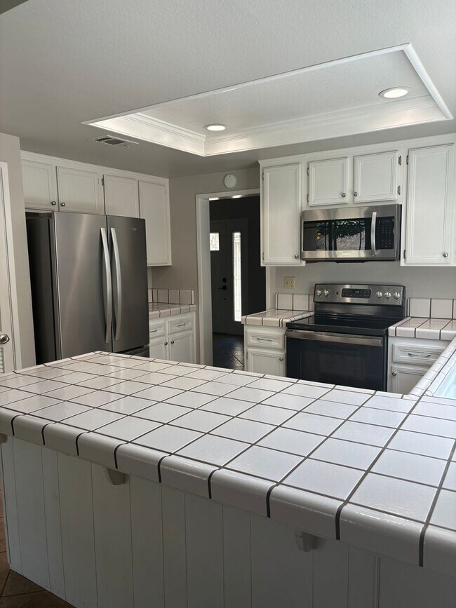 Building Photo - 3 bedroom single story near Lake Blvd