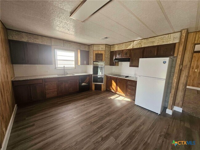 Building Photo - 1510 Karen Dr